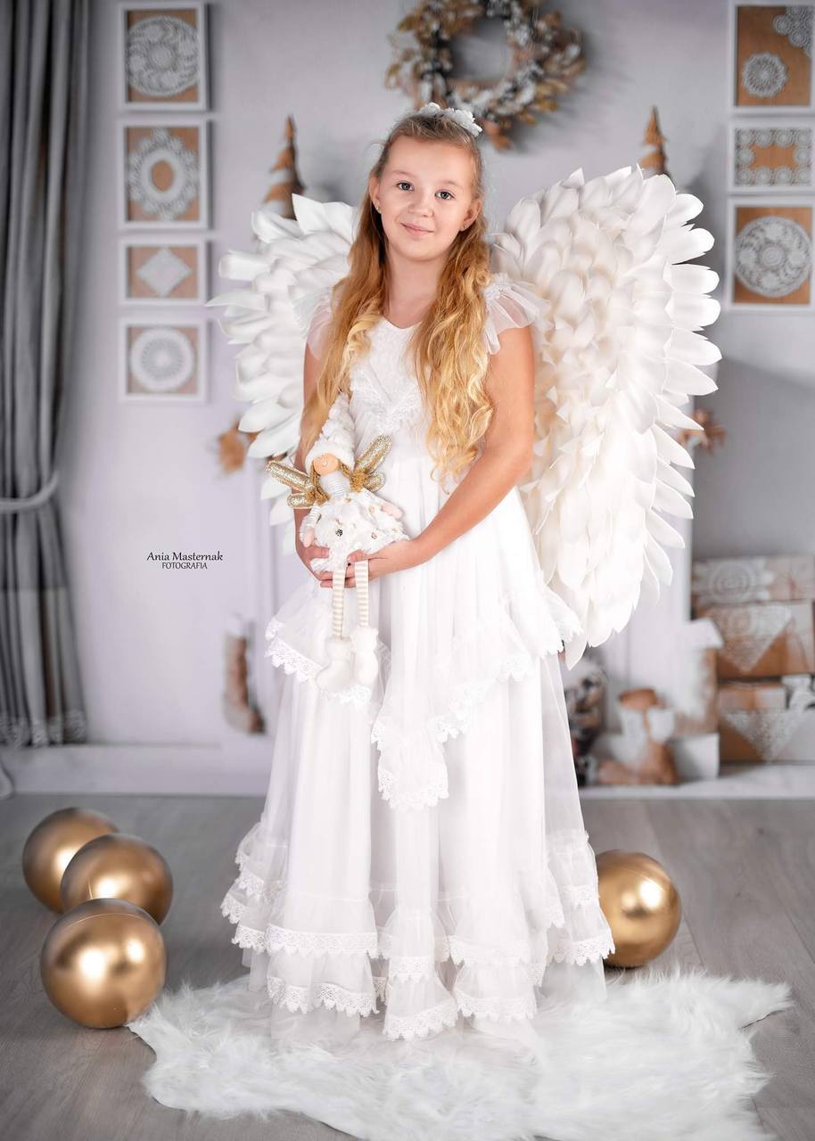 modna emma sukienka ze skrzydłami